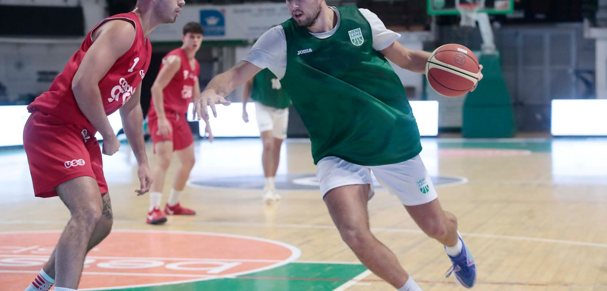 Un'azione difensiva di Luca Giannone