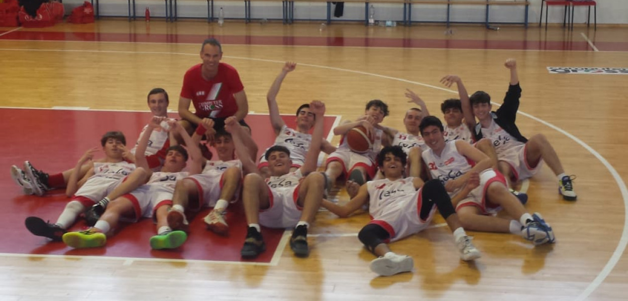 La festa a fine partita degli Under 17 Silver