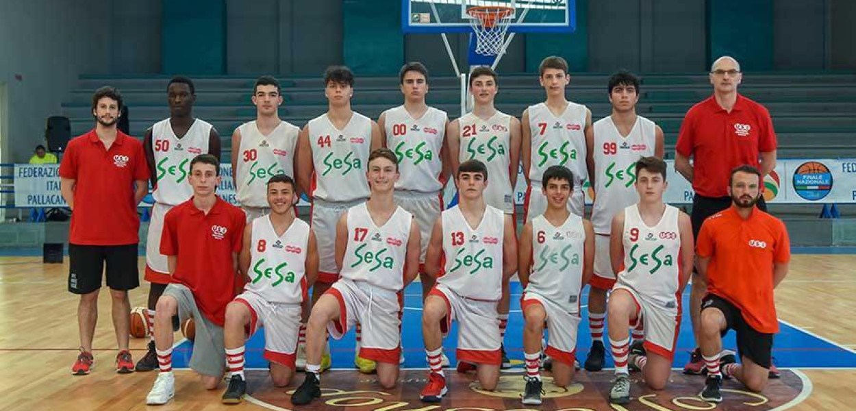 La squadra in campo a Taranto