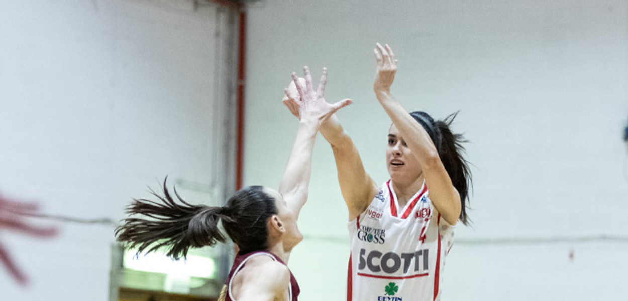Maci Morris al tiro