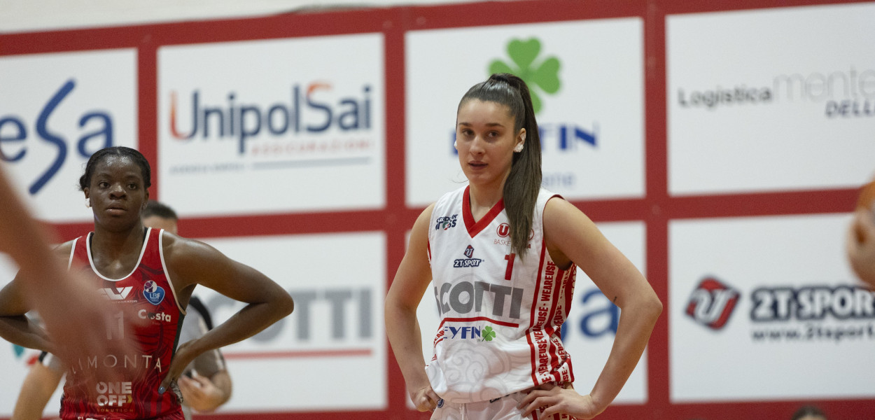 Elisa Leghissa (foto Alexander Putnam)