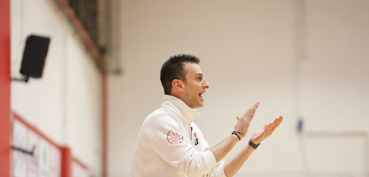 Coach Luca Valentino