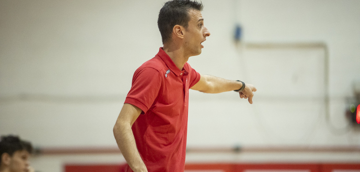 Coach Luca Valentino