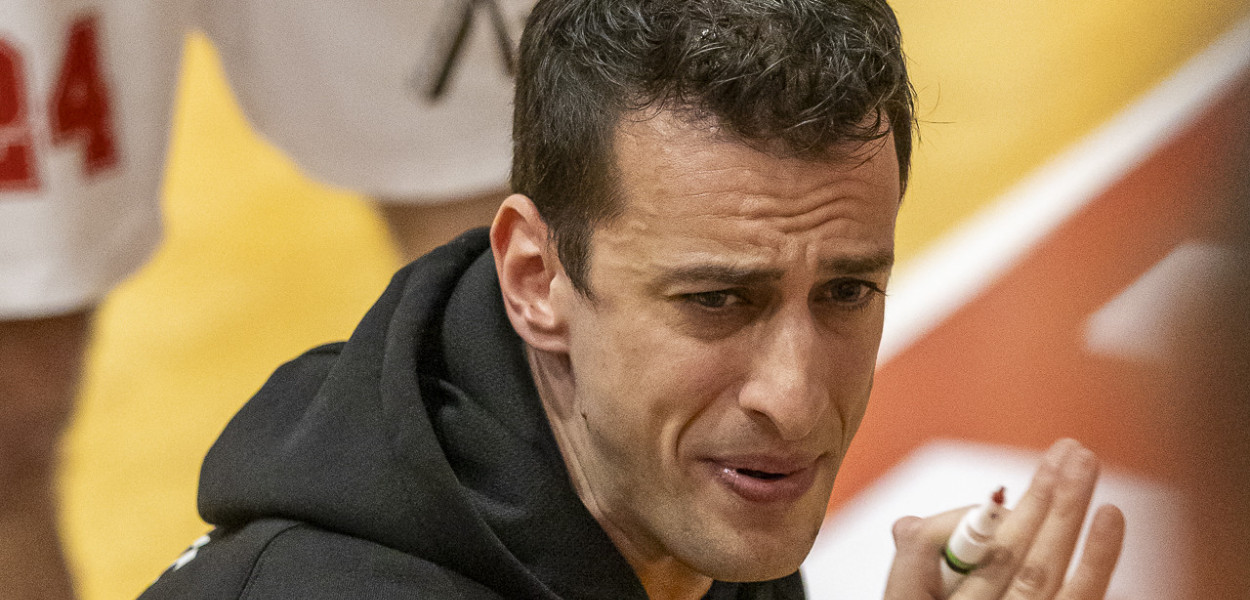 Coach Luca Valentino