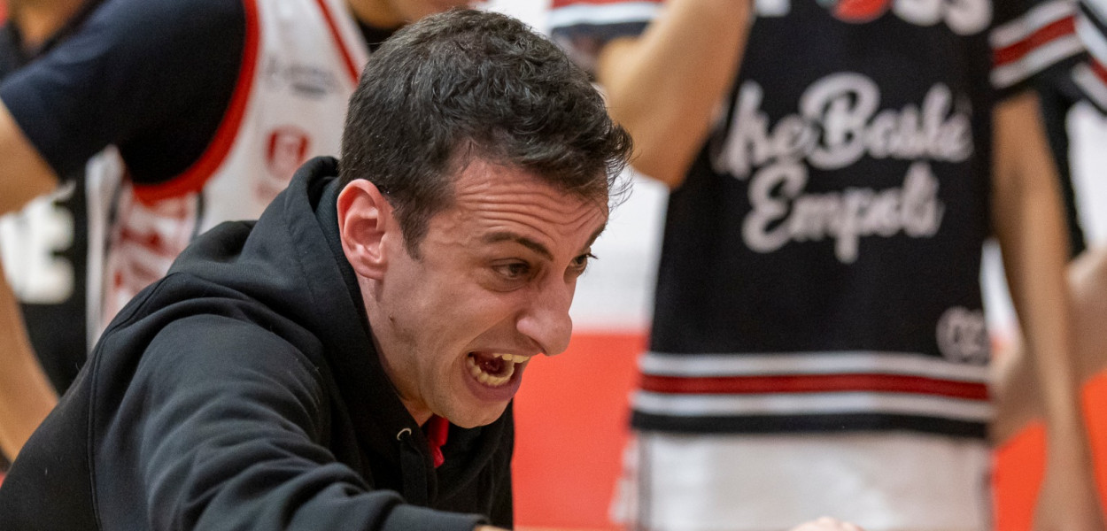 Coach Luca Valentino