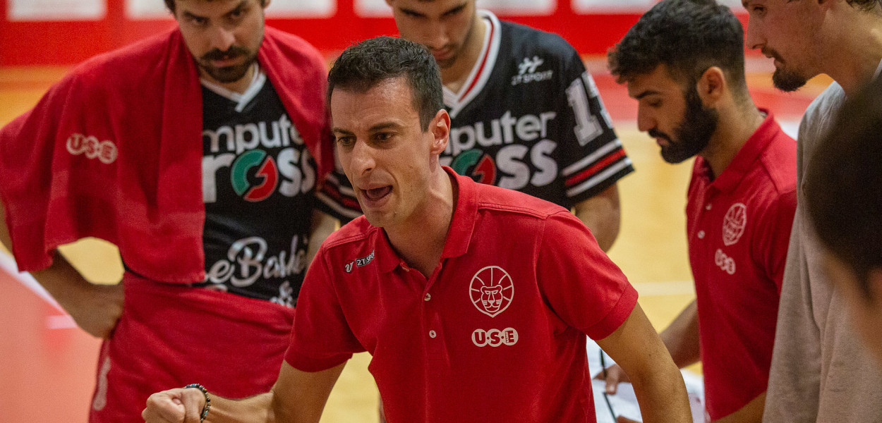 Coach Luca Valentino