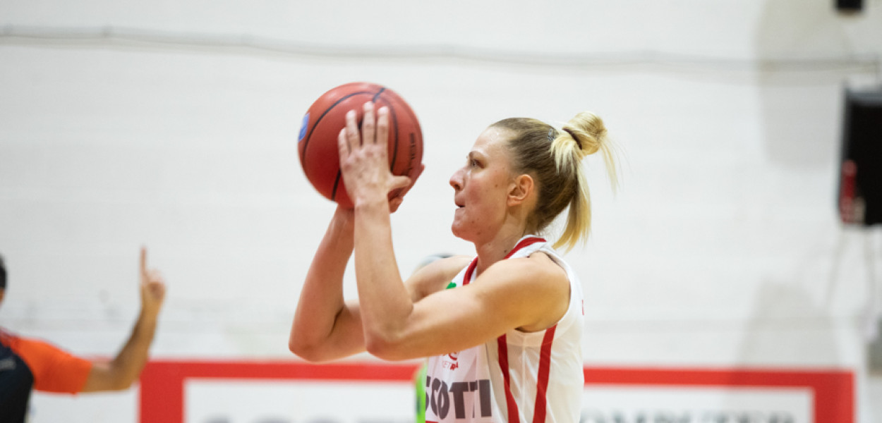 La croata Nina Premasunac