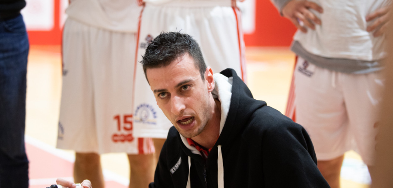Coach Luca Valentino