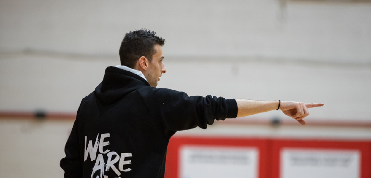 Coach Luca Valentino