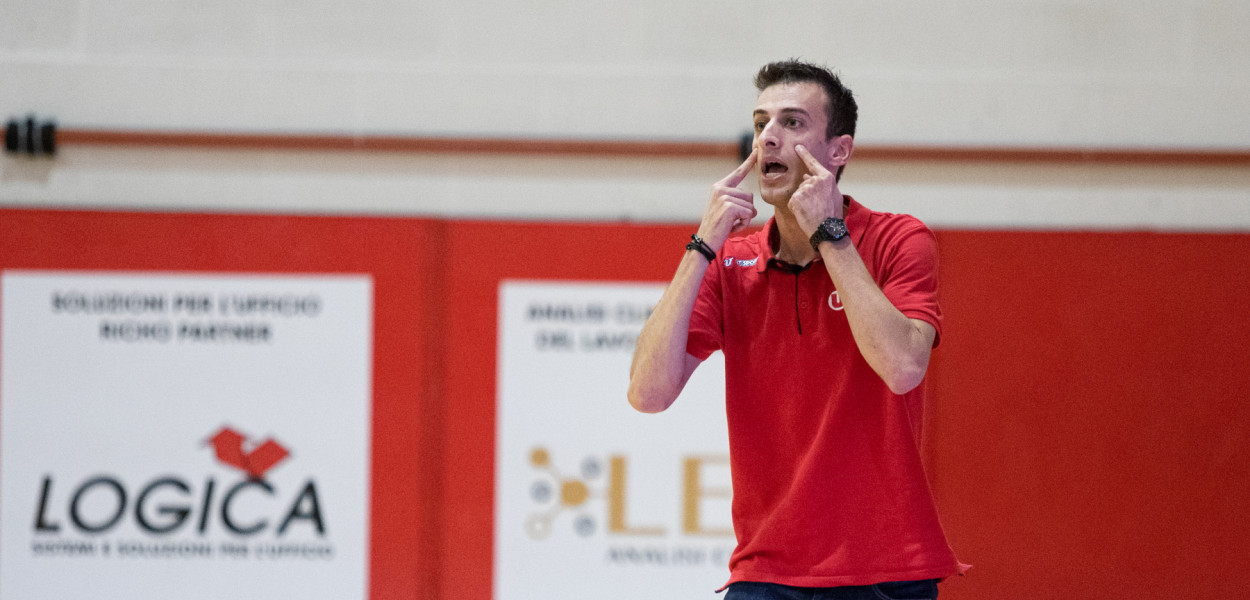 Coach Luca Valentino