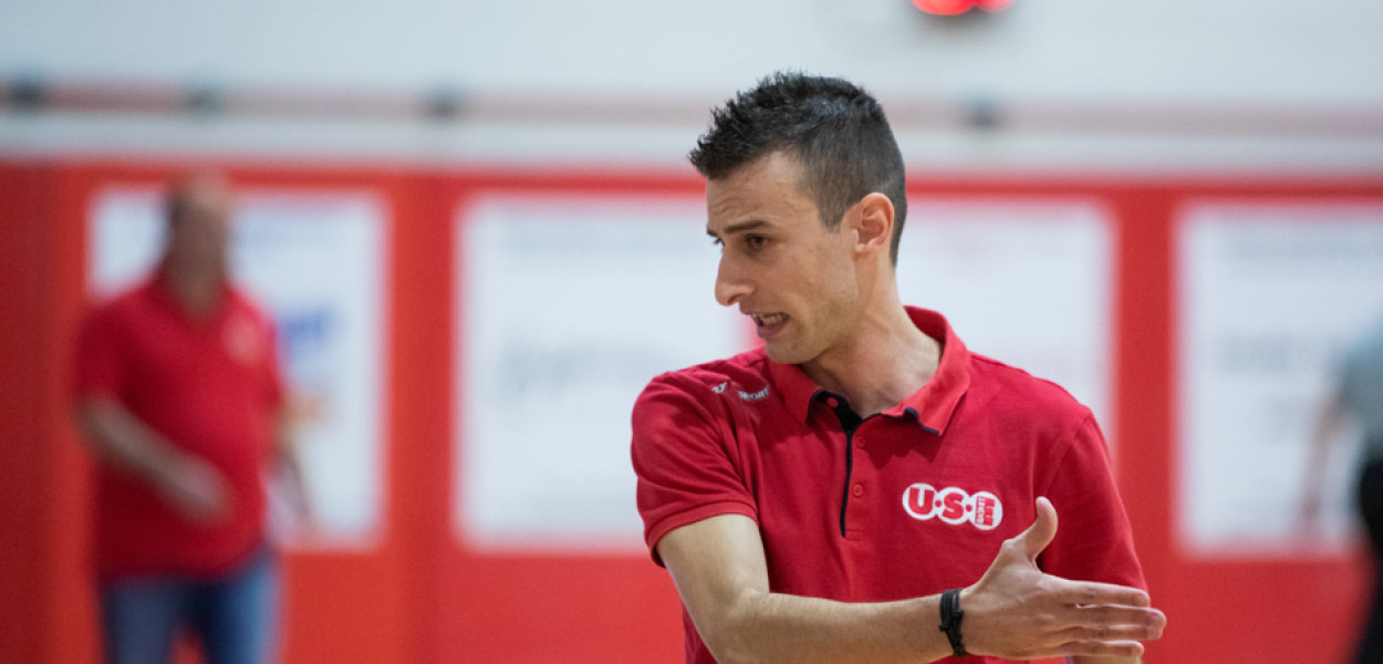 Coach Luca Valentino