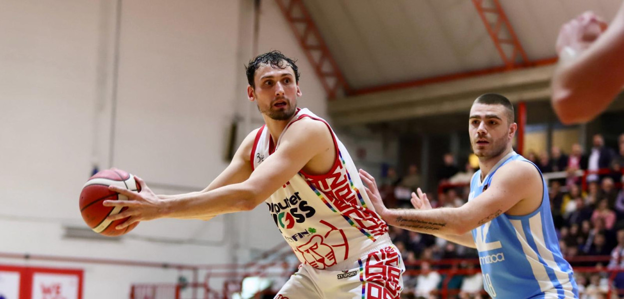 Il pivot Matteo De Leone