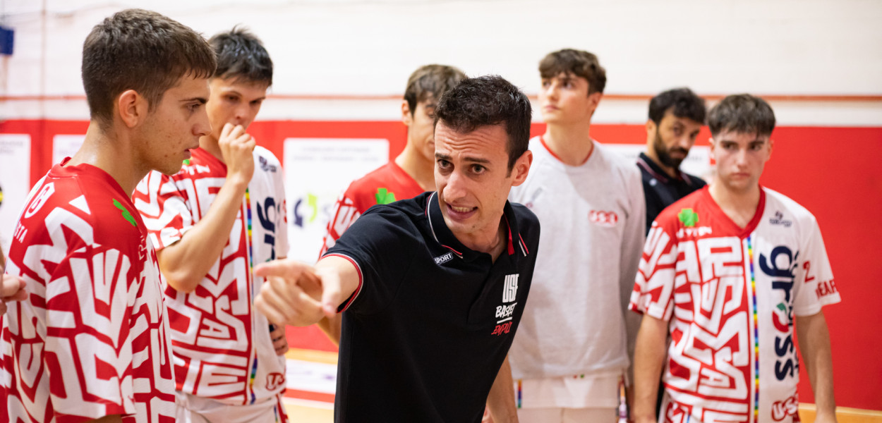 Coach Luca Valentino